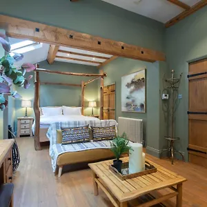 Stable - Boutique Shurdington